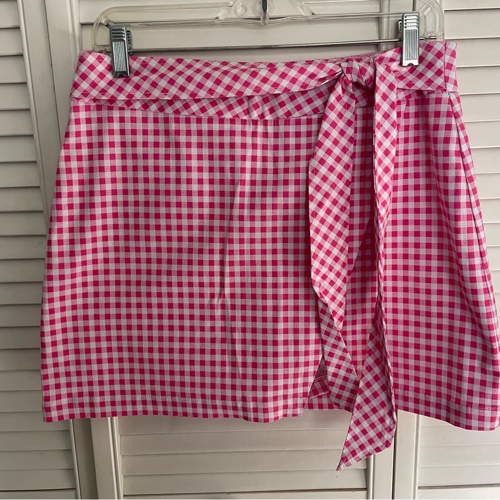 Crown & Ivy pink and white skort with tie at waist.